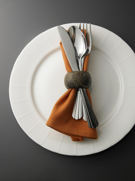 叉子、刀子、勺子和餐巾架