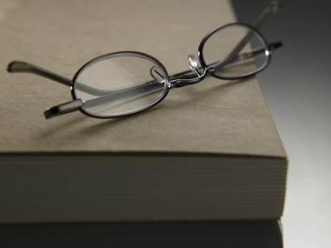 书上的阅读眼镜