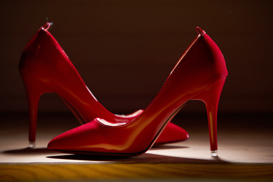 红色高跟鞋时尚女性风格