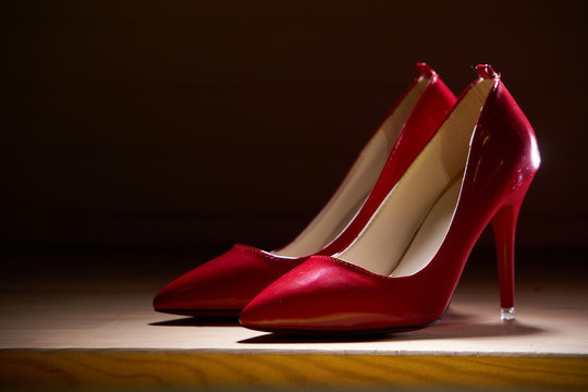 红色高跟鞋时尚女性风格