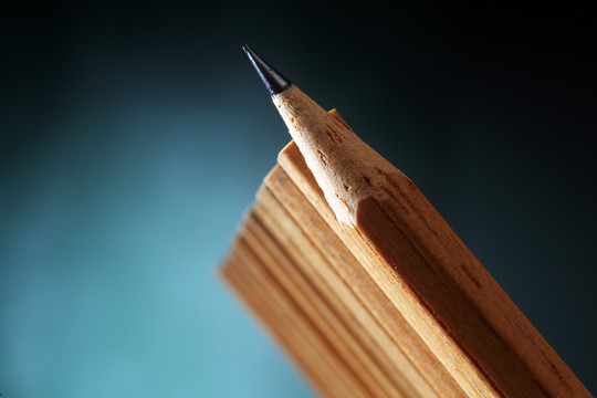 一个削成一排的铅笔，铅笔头，