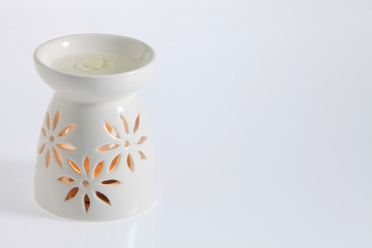 白色陶瓷花瓶香薰蜡烛