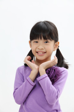 可爱的紫衣中国小女孩