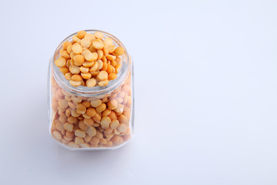 玻璃容器中的生印度扁豆