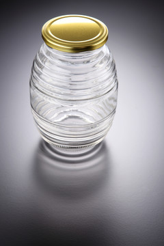 装蜂蜜的空玻璃罐