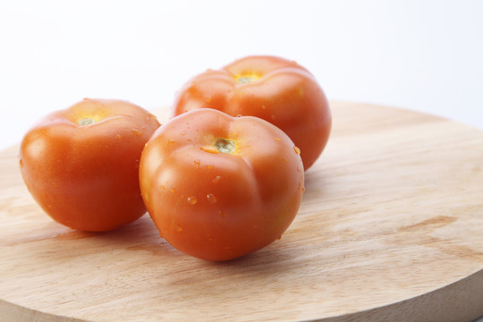 砧板上的西红柿