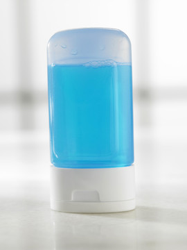 塑料瓶中的保湿乳液
