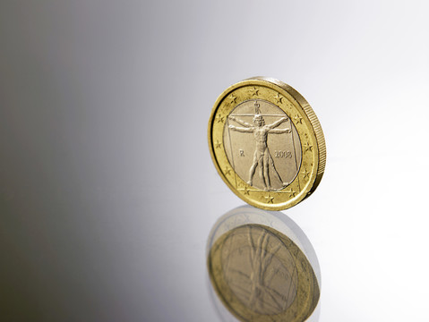 玻璃上的欧元硬币