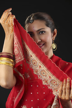 穿着印度传统服装的女人