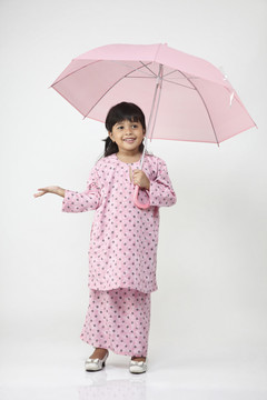 拿伞的小女孩