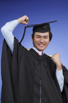 眼前的中国毕业生欢欣鼓舞