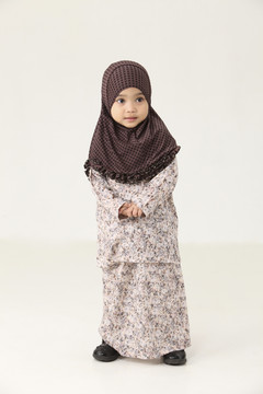 可爱的马来西亚穆斯林小女孩