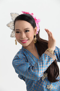 马来妇女传统服装舞蹈特写