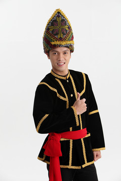 穿着传统服装的婆罗洲人