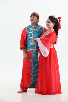 中国传统服装情侣合影