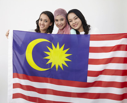 马来西亚多民族手持大旗