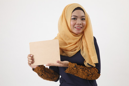 马来妇女与图东显示空白木板