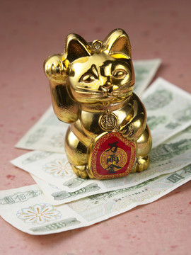 货币上的黄金好运猫