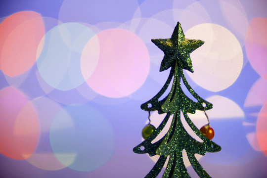 迷你装饰圣诞树与波基背景