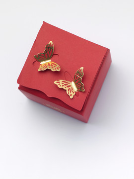 中国婚礼上糖果或蛋糕的红色礼盒
