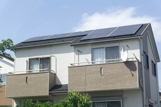 住宅房顶太阳能电池板组