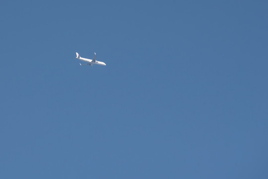蓝天白云飞机照片素材