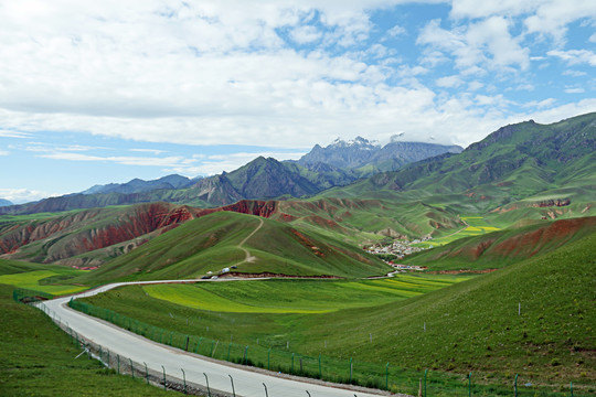 高原山间公路