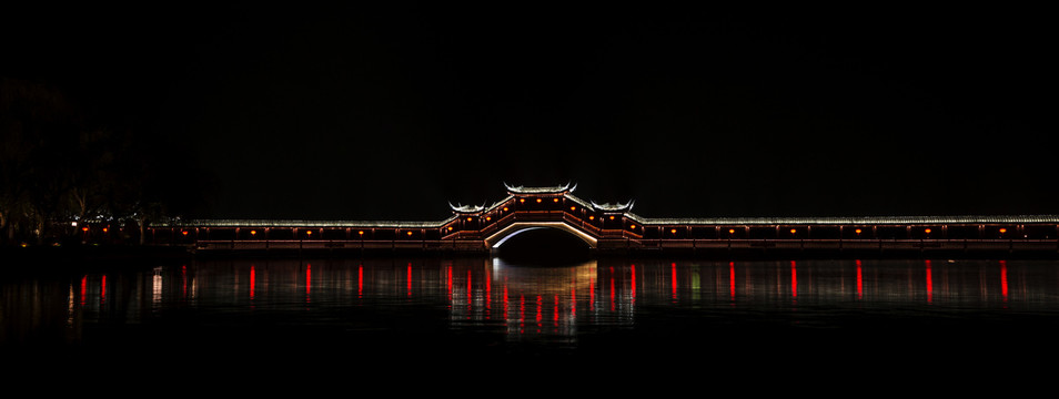 江苏锦溪古镇夜景廊桥