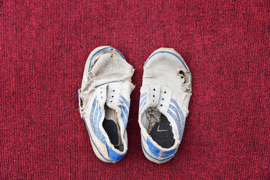 老式旧球鞋