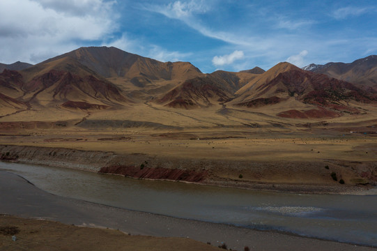 西藏比如县的红土地牧场71