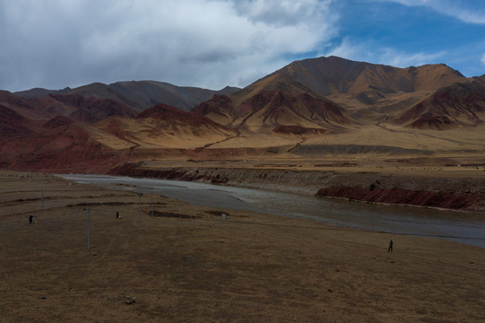 西藏比如县的红土地牧场72