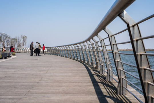 上海浦东临港滴水湖畔