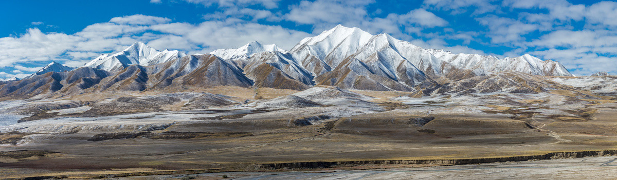 巍巍昆仑雪山全景图