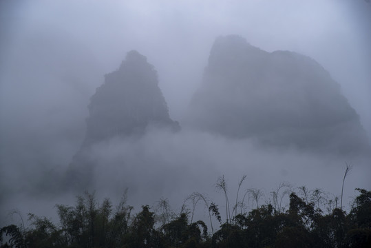 水墨山水烟雾山水