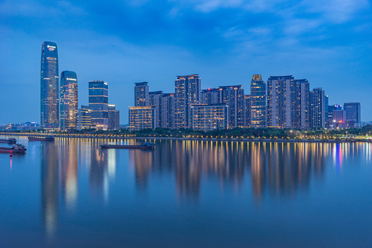 广州琶洲保利发展广场夜景