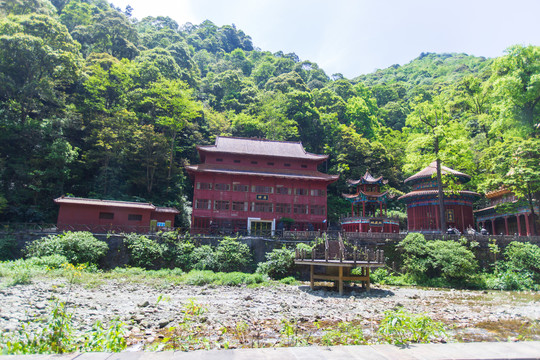 梵净山龙泉禅寺禅房