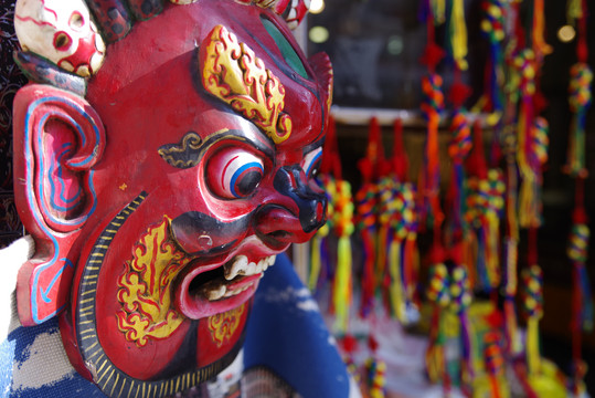 西藏拉萨八廓街藏族艺术品面具