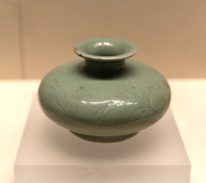 明豆青釉石榴瓷瓶