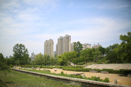蓝天白云城市背景