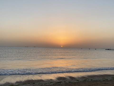 海上日出