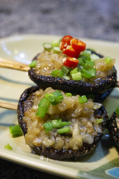 美食烧烤烤香菇蒜蓉香菇