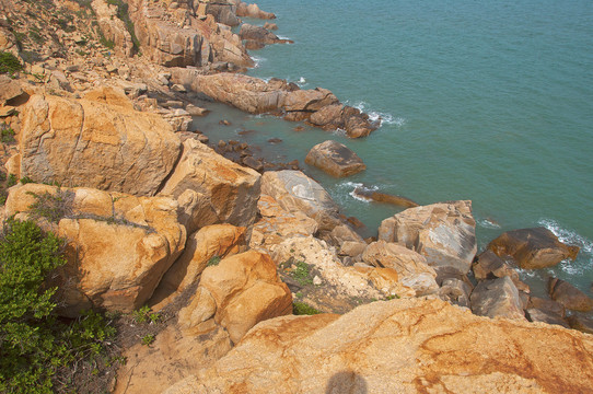 海岸岩石俯拍景色