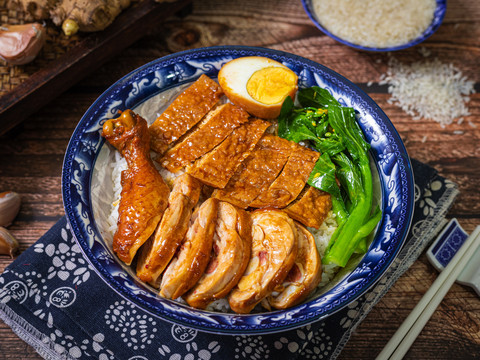 卤鸡腿饭