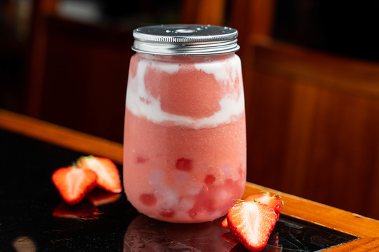 草莓冰饮草莓果汁