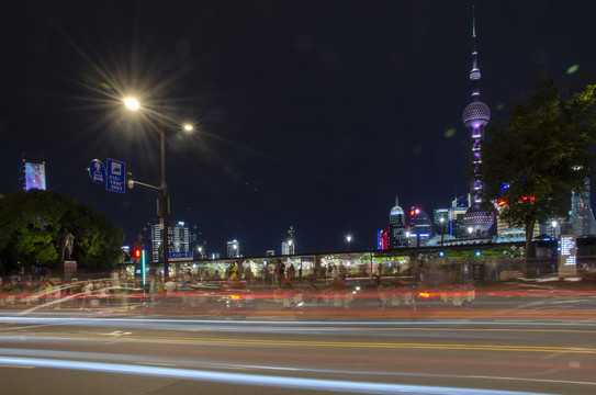 上海外滩车流光影夜景