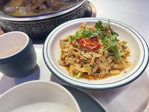 凉拌酸辣鸡肉丝