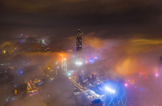 深圳平安大厦的夜云
