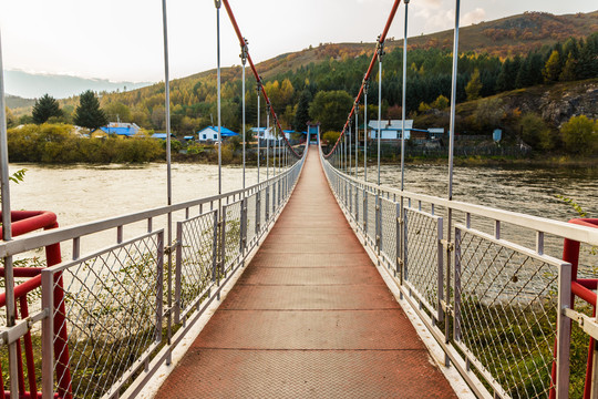 河流吊桥