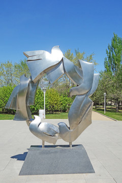 和平鸽雕塑