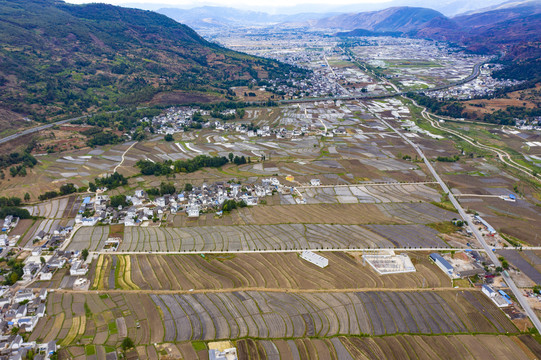 航拍云南大理的田野